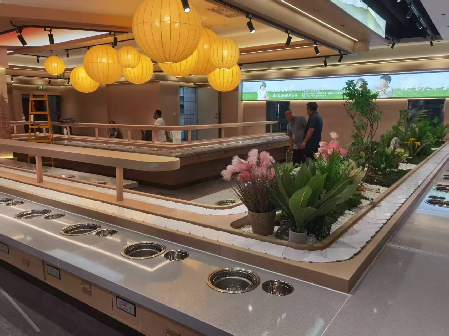 造景款旋轉(zhuǎn)火鍋設(shè)備